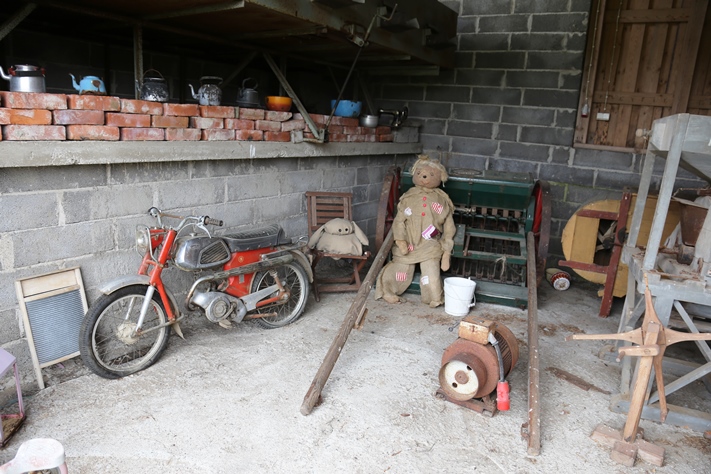 Vanhaan puimalaan on perustettu museo, jossa on oman tilan ja naapureilta saatuja vanhoja esineitä.